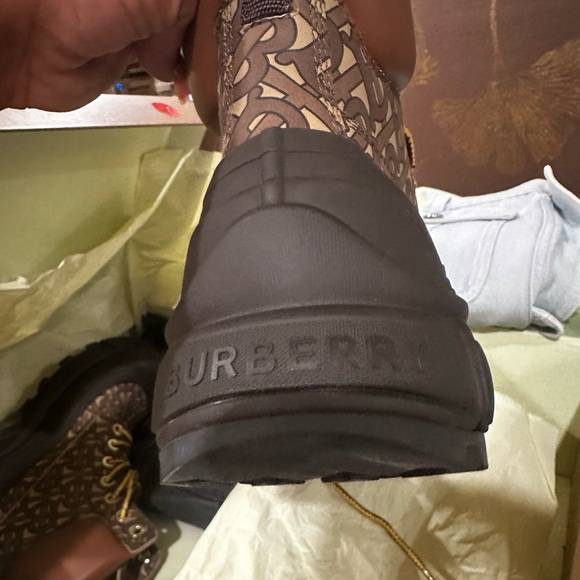 NWT men’s Burberry boots - Picture 5 of 9